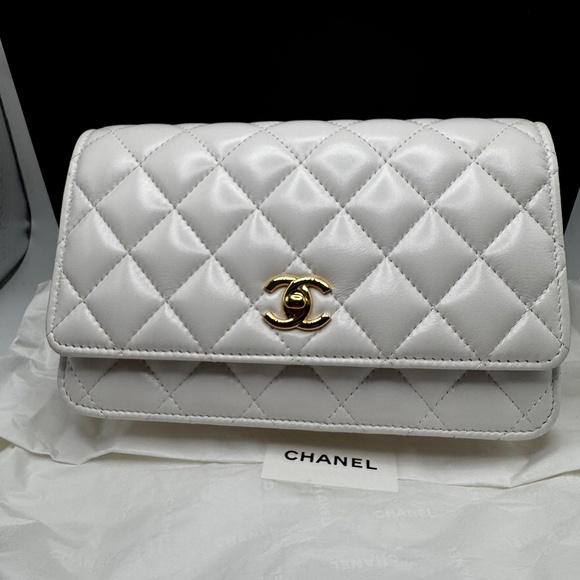 Chanel white ceramic hearts on chain wallet on chain. - Picture 1 of 16